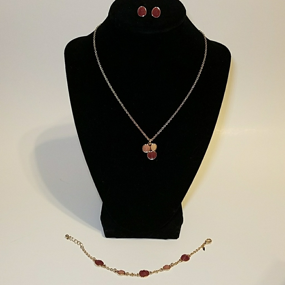 3 piece necklace, earrings and bracelet set.